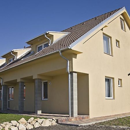Luca Apartman โชพรอน ภายนอก รูปภาพ