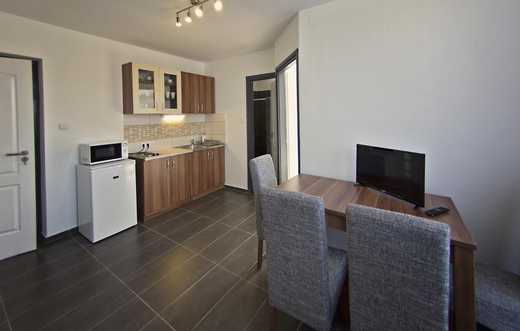 Luca Apartman โชพรอน ห้อง รูปภาพ